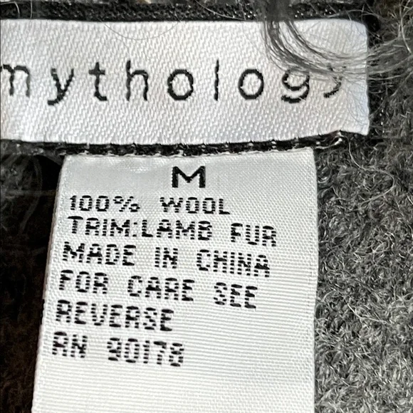 Chic Gray wool jacket with real lamb fur, medium size woman! So warm, chic - Picture 9 of 17